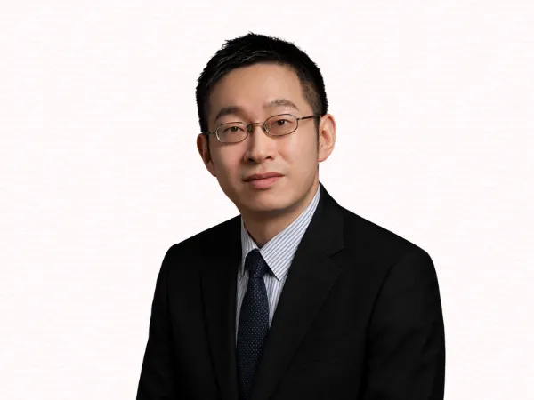 代表取締役社長　陸 應